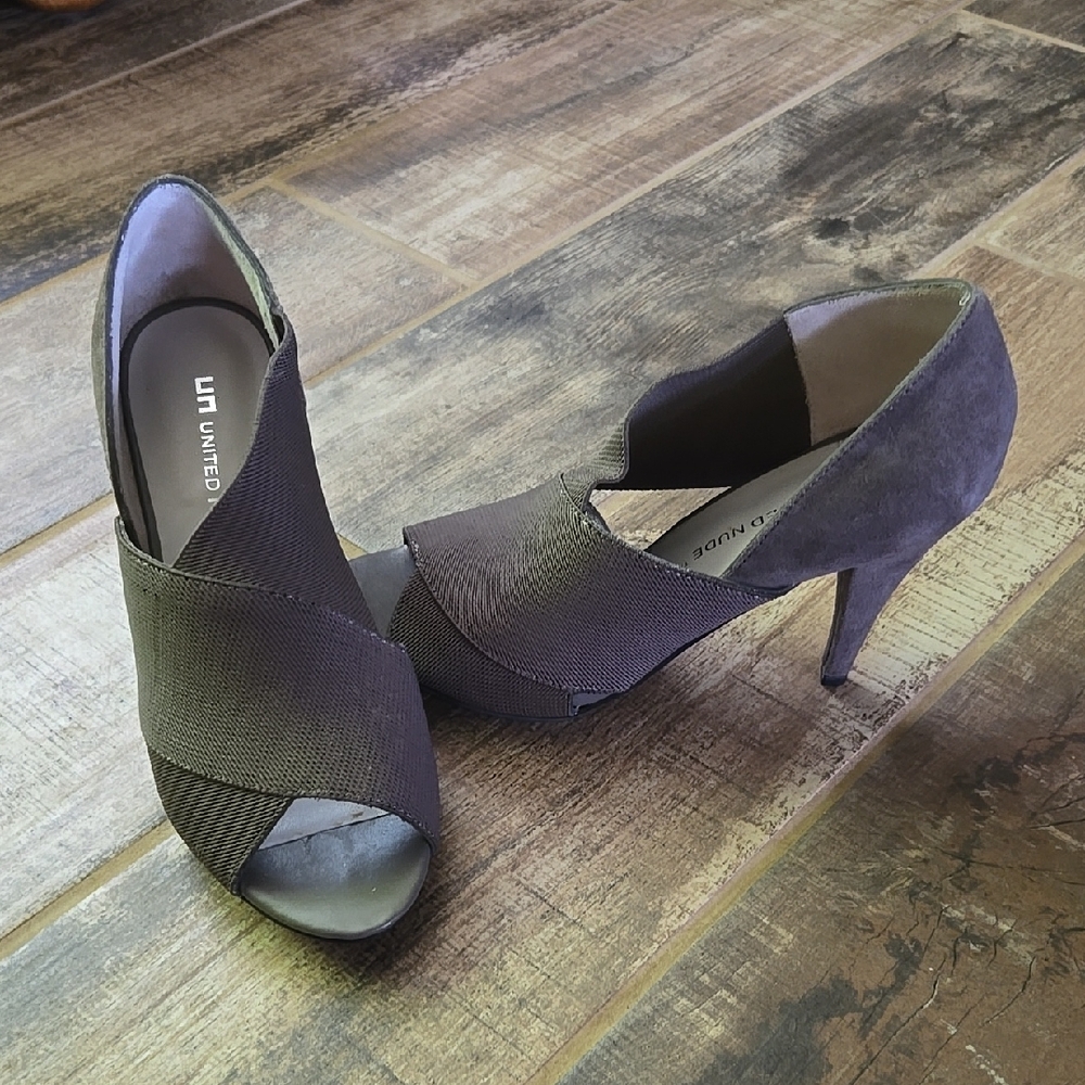 NWOT Unites Nude Heels